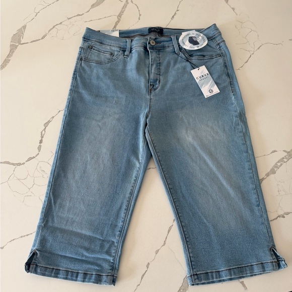 Curve Light Blue Cropped Jeans - Picture 2 of 4
